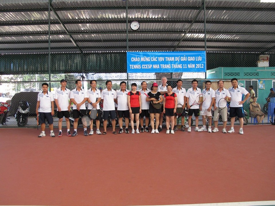 Giao luu Tennis voi Doan cong tac WB 2012 (2).jpg